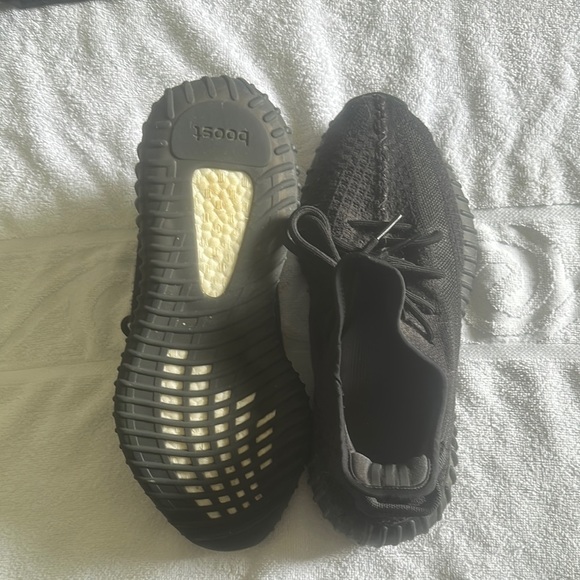 Adidas Yeezy boost 350 black - Picture 3 of 3